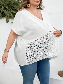 SHEIN CURVE+ 加大码 US22 音乐节、海滨度假、波西米亚风休闲纯色蕾丝拼接蝙蝠袖衬衫，适合教师穿着，夏季上衣 - 白色 - 查看 6