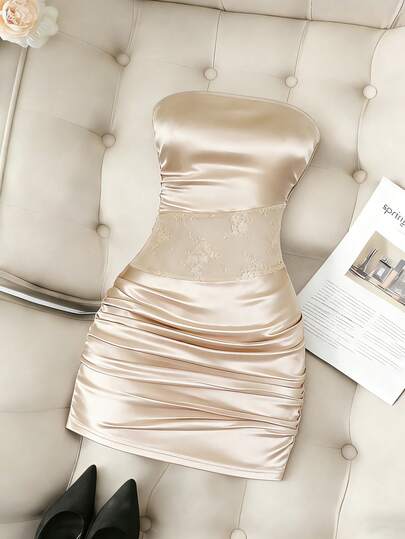 Franclia 女士镂空蕾丝腰部香槟金缎面连衣裙，奢华性感褶皱无肩带修身短款连衣裙