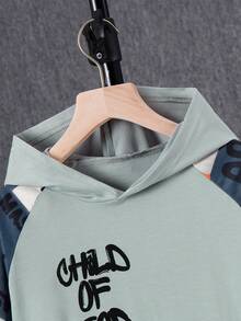 SHEIN Fantacosmos Set de sudadera con capucha y pantalones cortos con estampado de bloques de color para niño preadolescente - Verde - Ver 3