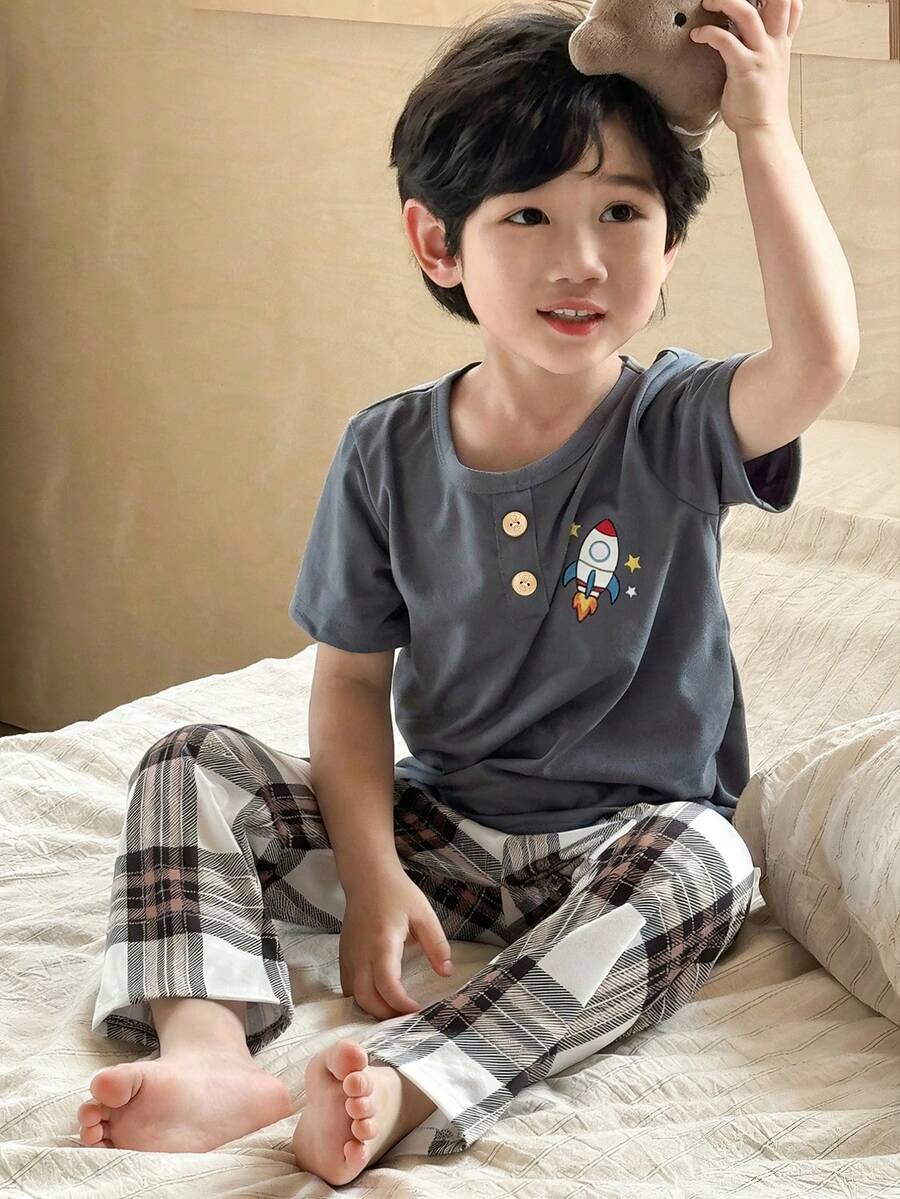 SHEIN Genkimix Kids 两件套男童可爱火箭格子印花短袖上衣和格子长裤休闲家居服套装 - 灰色 - 查看 1