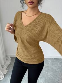 Elenzga Kaos Wanita Polos Bertekstur dengan Leher V, Pinggang Longgar, dan Detail Kerutan yang Elegan - Khaki - View 7
