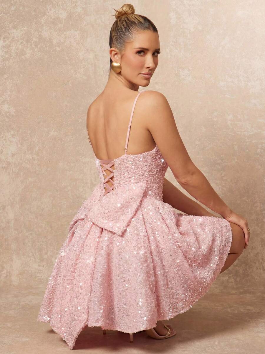 Lumalex 早春亮片斜纹软呢面料低胸吊带方领收腰宽松泡泡袖连衣裙，配超大蝴蝶结系带露背设计，适合女士穿着。早春连衣裙，适合度假、生日、婚礼、情人节礼物指南、浪漫情人节穿搭、宾客婚礼、情人节礼物指南、浪漫情人节穿搭、派对、夏季假日、海滩穿搭、奢华造型、低调奢华、舞会、聚会、宴会、简约、老钱、锐舞派对、音乐节、层次丰富的派对。