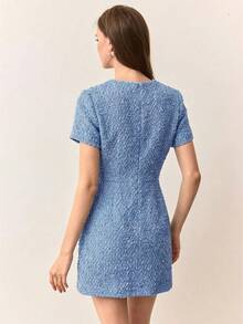 Aveloria Rosie 浅蓝色双色粗花呢缎带装饰圆领收腰简约剪裁修身优雅复古浪漫短袖连衣裙 - 藍色 - 查看 5