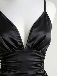 Franclia 女士优雅纯色缎面奢华吊带褶皱低腰连衣裙 - 黑色 - 查看 4