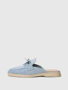 Nơ bướm màu xanh nhạt