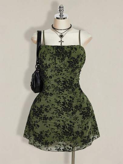 SHEIN ICON Plus Size Women's Autumn Vacation, Graduation, Back To School Clothes, Summer Vacation Outfit, Retro, Suitable For Autumn, Flocked Floral Ruffle Dress, Retro Y2K Ruffle Cami Dress, Halloween, Halloween Costume