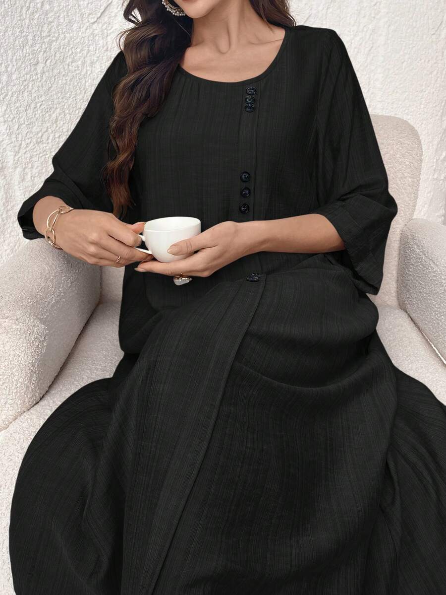 Al Najma Vestido de mujer de unicolor con cuello redondo, manga 3/4 y diseño de botones en estilo árabe - Negro - Ver 1