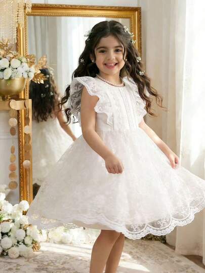 这款女童纯色优雅A字型欧根纱刺绣连衣裙，采用精致小巧的领口设计，饰以柔美的花卉图案，散发甜美可爱的气息，满足宝宝对美的追求。采用优质面料，A字廓形设计，优雅动人，适合节日派对，尽显优雅气质；也是生日、舞台表演和其他特殊场合的完美之选。让孩子在每个重要时刻都像公主一样闪耀夺目。