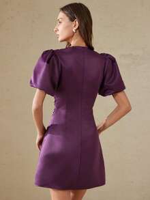 BELROSIE Elegante vestido corto de mujer con diseño de lazo fruncido, mangas de pétalos y silueta evasé, de satén para fiesta - Morado - Ver 6