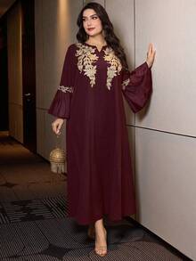 Al Najma 大码女士优雅阿拉伯风格花卉拼接长款宽松连衣裙，适合春秋季穿着 - 酒紅色 - 查看 6