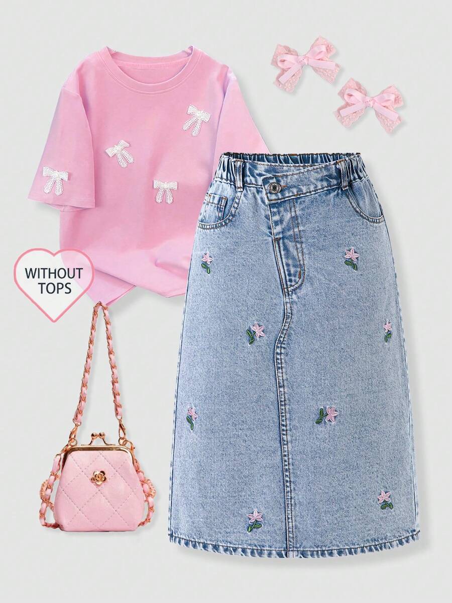 SHEIN Váy denim dáng chữ A thêu hoa màu xanh nhạt mới cho bé gái tuổi teen mùa hè 2026, cạp cao, ôm sát, dáng suông dài, phong cách retro Mỹ, Nhật Bản, thời trang đường phố, chất liệu denim dày dặn, thích hợp mặc hàng ngày, đi nghỉ mát, dự lễ hội âm nhạc.