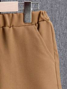 SHEIN Ensemble 2 pièces casual pour garçon préadolescent, composé d'une chemise à manches courtes à poche et d'un short, dans des couleurs contrastées - Kaki - Voir 3