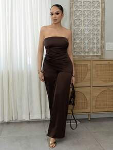 Melissa Matos 1 Set Atasan Crop Tanpa Lengan dengan Hem Asimetris Warna Polos dan Celana Panjang Lebar - Coffee Brown - View 3