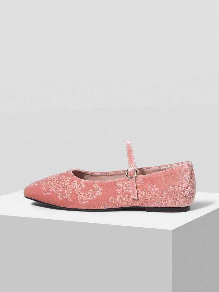 WOMEN'S RETRO ELEGANT EMBROIDERED VELVET ADJUSTABLE BUCKLE FLAT SHOES VALENTINE'S DAY