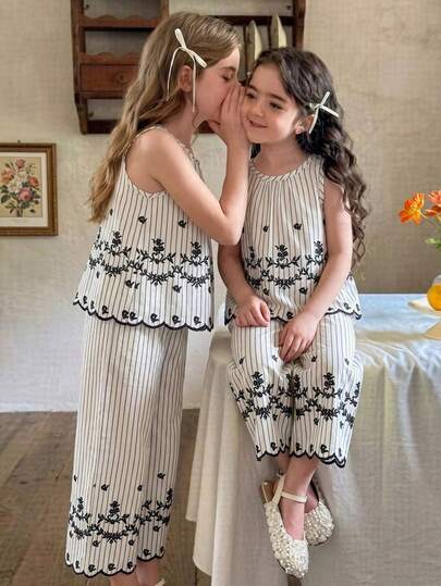女童夏季黑白优雅竖条纹花卉刺绣无袖上衣和阔腿裤套装，适合日常外出、休闲穿着、上学、聚会和拍照。