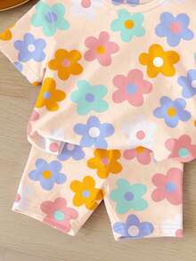 可爱碎花图案，少女休闲简约短袖圆领T恤短裤两件套，适合夏季穿着 - 彩色 - 查看 4