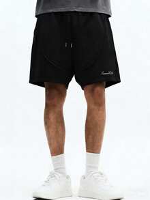 SUMWON Pantalones cortos negros con cordón para hombres con bordado de logotipo con texto, ropa de estar en casa casual de verano, ajuste relajado, cintura elástica - Negro - Ver 4