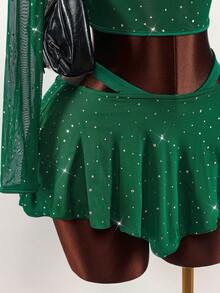 Amplova Bộ 2 món gồm áo crop top dài tay bó sát đính sequin gợi cảm và chân váy mini cổ chữ V ngược bó sát. - Màu xanh lá cây đậm - Xem 7