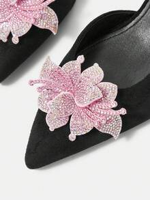 CUCCOO HITCHD 女士鞋履春夏新款立体可爱大蝴蝶结尖头酒杯跟中跟浪漫优雅气质简约黑色缎面高跟单跟约会下午茶派对情人节优雅装扮宴会约会晚礼服甜美性感婚鞋半拖鞋马卡龙白米色蓝色宝蓝色粉色棕色绿色酒红色灰色玫瑰红紫色黄色橙色杏色金色银色钻石大码水钻花朵蕾丝 - 靜夜黑色 - 查看 4