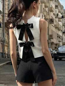 SHEIN Franclia Bộ đồ 2 mảnh mùa xuân mới, kiểu dáng giản dị, đa năng, thoải mái, gồm áo vest dệt kim trắng không tay cổ tròn, lưng hở, thắt nơ đen và quần short dệt kim rộng màu đen dành cho nữ. - Nhiều màu - Xem 5