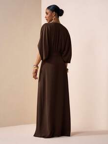 Zivah 2026春夏新款音乐节、复活节、圣帕特里克节、情人节、约会、西部风、游牧风、生日派对、毕业典礼、学院风、学生装、日常穿着、百搭基础款、休闲装、度假、邮轮旅行、海滩、日光浴、爆款、街头风、婚礼宾客波西米亚风、通勤、早午餐、机场、派对、假日郊游、办公室穿着 V领短袖系带金属装饰开衩长款飘逸亚麻黄绿色连衣裙 - 棕色 - 查看 2