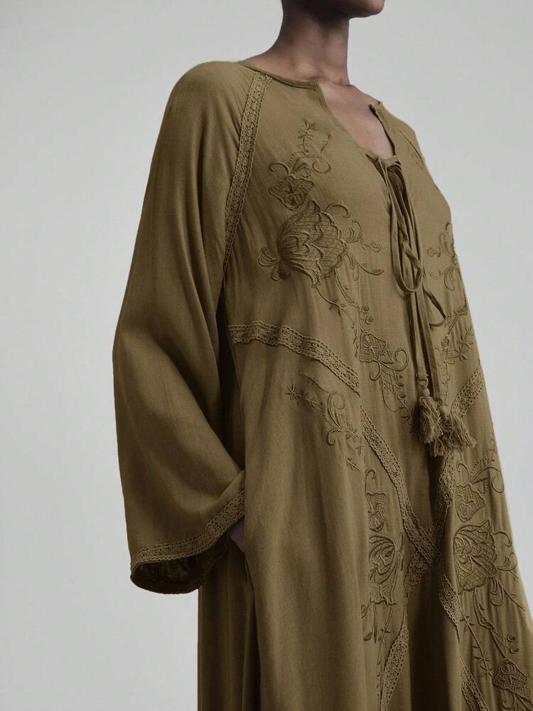 2026SS New V-Neck Raglan Sleeve Dress, Bestselling Solid Military Green Dress, Minimalist Casual, Dress, Bohemian Summer Dress, Elegant & Comfortable, Loose Fit, Suitable For Vacation & Holidays, Women's Outerwear, Embroidery Design, Fashionable & Versatile Long Dress