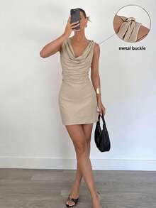 Siren Gaze 女士纯色褶皱领口金属装饰褶裥优雅修身迷你连衣裙，适合约会和派对穿着 - 杏色 - 查看 3