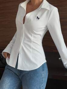 DAZY Blusa casual de corte ajustado con estampado de unicornio de una sola hilera de botones para mujer - Blanco - Ver 3