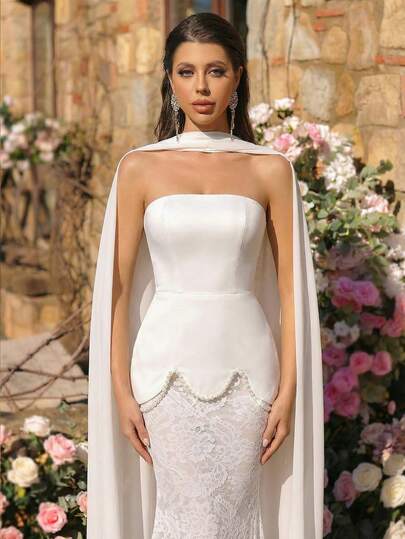 Elitara Elegant, enkel, sexig och snygg – denna vita axelbandslösa sjöjungfruklänning i 2-i-1-modell har lyxig satinkant med handgjorda pärlutskämt och ett släp. Den har ett böljande band och passar för bröllop, banketter, baler, afternoon tea och utsmyckade aftonklänningar.