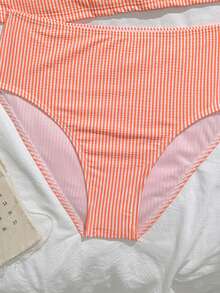 SHEIN 少女两件式比基尼套装，粉白格子图案，胸部褶皱设计，细肩带，复古甜美风格，时尚休闲优雅女士款，适合游泳、夏季度假、海滩、泳池、节日派对等场合。 - 玫瑰紅 - 查看 6