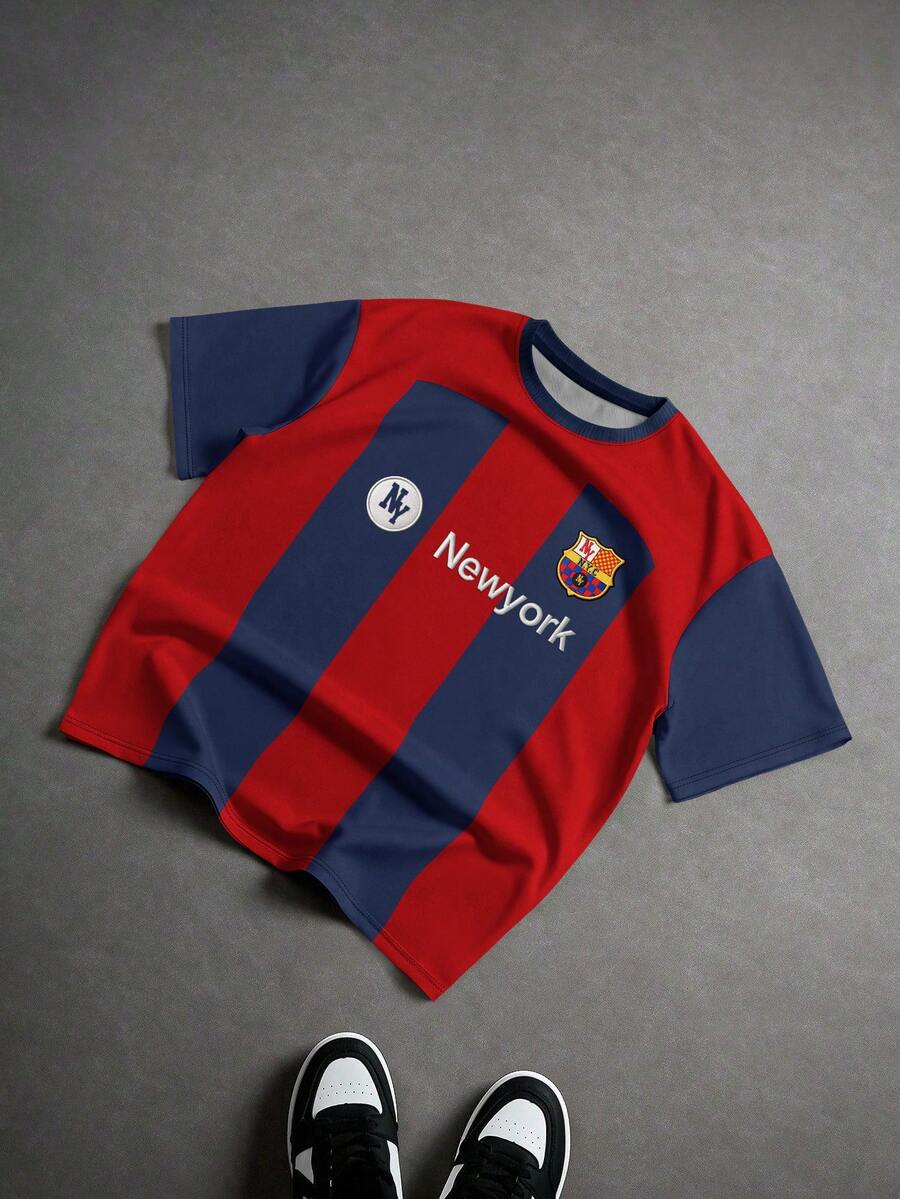 Manfinity Campus Court 复古街头风，巴塞罗那 Spotify 标志和徽章刺绣，男士红蓝条纹短袖足球球衣 T 恤 - 彩色 - 查看 1