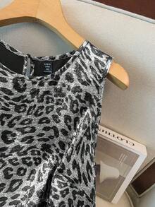 GlowEve CURVE Blusa de uso diario casual y versátil con cuello redondo y estampado de leopardo para mujer de talla grande - Multicolor - Ver 4