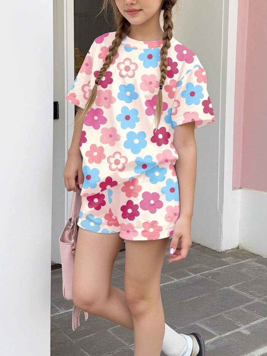 奶油白,可爱甜美的多巴胺粉色碎花图案,少女休闲宽松圆领短袖T恤短裤套装,适合春夏日常、居家、度假、节日等场合,充满春日气息和夏日风情,轻松舒适,时尚少女套装,休闲装,儿童碎花图案服装,春夏套装,新款,清爽休闲,春日夏日假期 - 彩色 - 查看 1