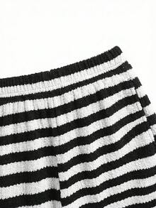 SHEIN 少女罗纹印花T恤和打底裤两件套，休闲日常时尚百搭 - 黑與白 - 查看 3