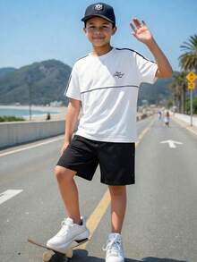 SHEIN 2件套青少年男童黑白条纹撞色字母印花黑色街头风短裤,休闲舒适,百搭,面料柔软,适合日常穿着、上学、郊游、户外运动、音乐节、假期、海滩度假、夏季、春夏穿着。 - 黑與白 - 查看 4