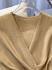 GlowEve 女士时尚休闲V领褶皱裹身系带A字灯笼袖衬衫 - 杏色 - 查看 3