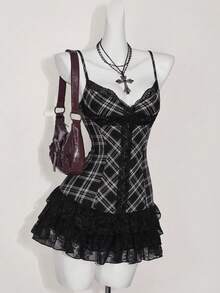 Attitoon 格纹撞色蕾丝下摆吊带Y2K哥特性感迷你连衣裙，适合OL穿着 - 黑色 - 查看 1