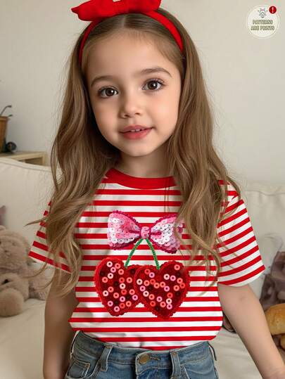 SHEIN 休闲复古红色条纹水果爱心樱桃图案圆领短袖T恤，适合返校季、学院风、夏季穿着。