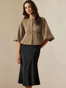 Aveloria Rosie 优雅法式复古浪漫奢华高端设计人字纹圆领七分花瓣袖收腰金属纽扣女士西装外套 - 卡其色 - 查看 5