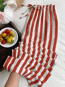 SHEIN EZwear Quần ống rộng dáng suông thoải mái, thắt eo, kẻ sọc đỏ trắng dành cho nữ cỡ lớn - Đỏ và trắng - Xem 1