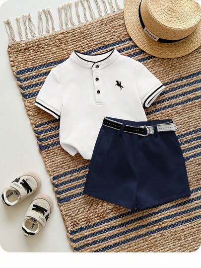 Bộ 2 món cho bé trai, thoải mái, giản dị, đa năng, mặc hàng ngày, sành điệu, tối giản, phong cách Preppy. Áo thun ngắn tay cổ đứng màu đỏ, áo polo, áo len, quần short trắng, quần dài và thắt lưng. Bộ đồ nhiều món, thích hợp cho mùa xuân và mùa hè, mặc trong nhà, ngoài trời, sinh hoạt hàng ngày, thể thao, vui chơi, tiệc tùng, chụp ảnh, kỳ nghỉ, lễ hội, đám cưới, lễ đầy tháng, lễ rửa tội và lễ sinh nhật đầu tiên, tiệc mừng em bé chào đời.