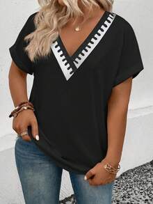 EMERY ROSE Plus Size Women Casual V-Neck Contrast Color Floral Print Short Sleeve Curved Hem Basic T-Shirt - Black - View 3