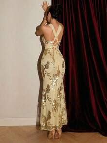 SHEIN Glamour 女士花卉亮片露背交叉粗肩带连衣裙 - 金色 - 查看 2