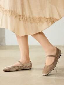 MOTF Sepatu flat wanita retro elegan berbahan beludru bordir dengan gesper yang dapat disesuaikan, cocok untuk Hari Valentine. - Aprikot flanel - View 6