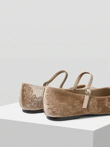 MOTF Sepatu flat wanita retro elegan berbahan beludru bordir dengan gesper yang dapat disesuaikan, cocok untuk Hari Valentine. - Aprikot flanel - View 7