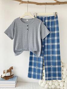 SHEIN 2 Stücke/Set modisches lässiges Outfit für Tween-Jungen, bestehend aus grauem Kurzarm-Top und retro-blau karierter, locker geschnittener Gerade-Hose, Lässig Kleidung - Blau - Übersicht 1