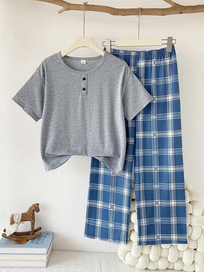 2pcs/Set Fashionable Casual Outfit For Tween BoyIncluding Grey Short Sleeve Top And Retro Blue Plaid Loose Straight Pants, Loungewear