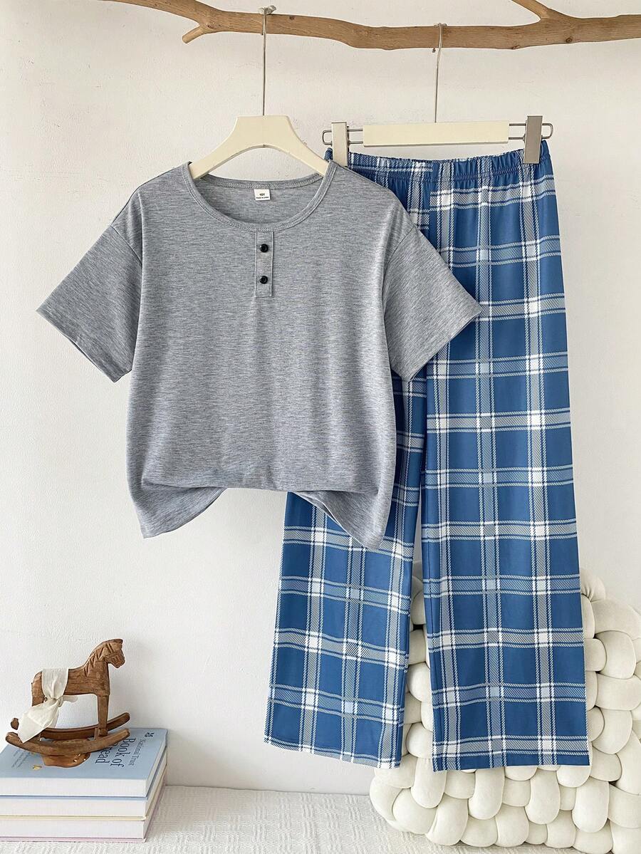 SHEIN 2 Stücke/Set modisches lässiges Outfit für Tween-Jungen, bestehend aus grauem Kurzarm-Top und retro-blau karierter, locker geschnittener Gerade-Hose, Lässig Kleidung - Blau - Übersicht 1
