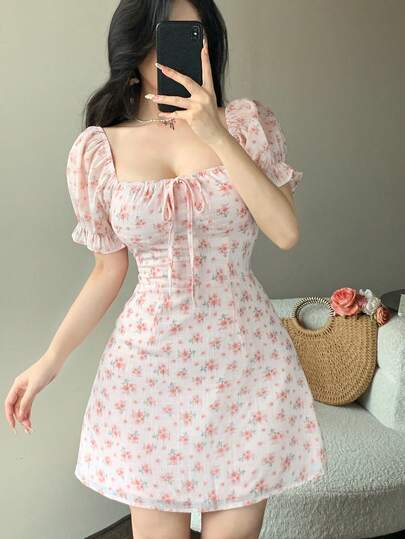 Joudiya 春夏粉色碎花系带撞色蝴蝶结蕾丝质感休闲甜美连衣裙，适合情人节、婚礼、派对、时尚活动等场合，优雅修身迷你连衣裙