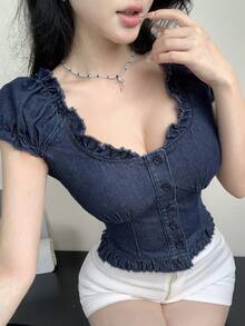 DAZY Áo denim nữ kiểu dáng thường ngày, trễ vai, viền bèo nhún, cài cúc phía trước, thích hợp cho mùa hè. - Rửa trung bình - Xem 2